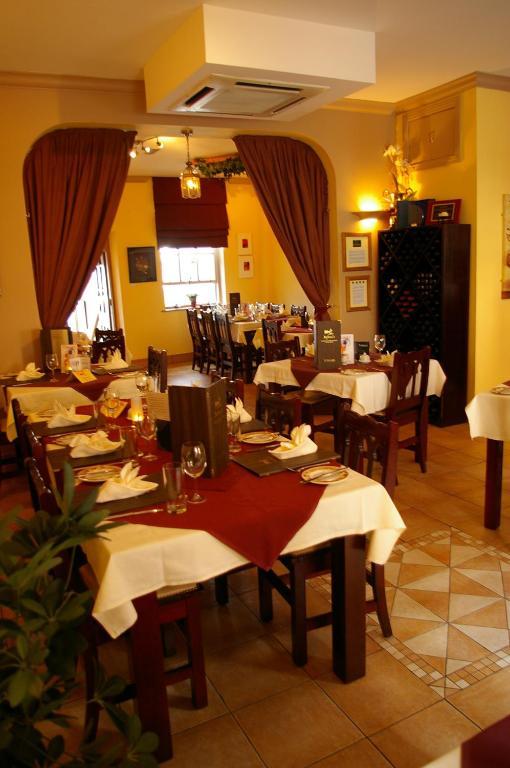 Befani's Mediterranean Restaurant & Townhouse Clonmel Bagian luar foto